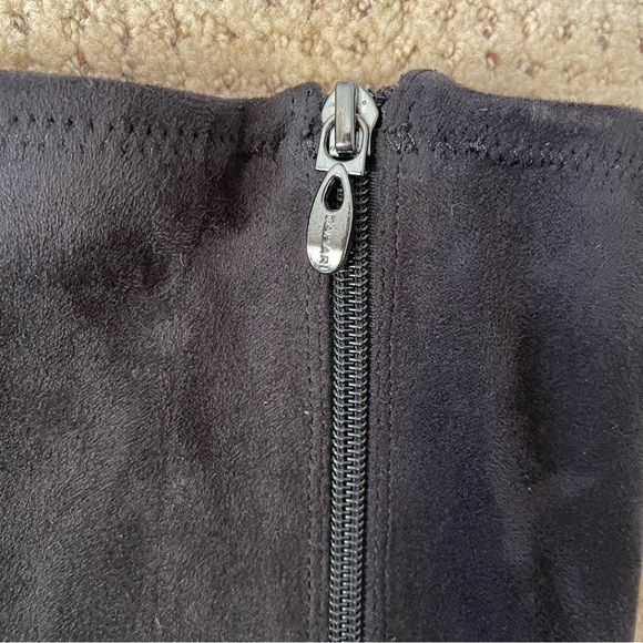 Tahari Danton Black Stretchy Faux Suede Boots Women Size 8 Knee High Soft career - Picture 4 of 12